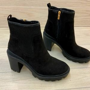 Women's sz.8 jlo booties